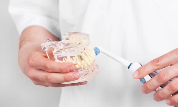 How to clean the Dentures